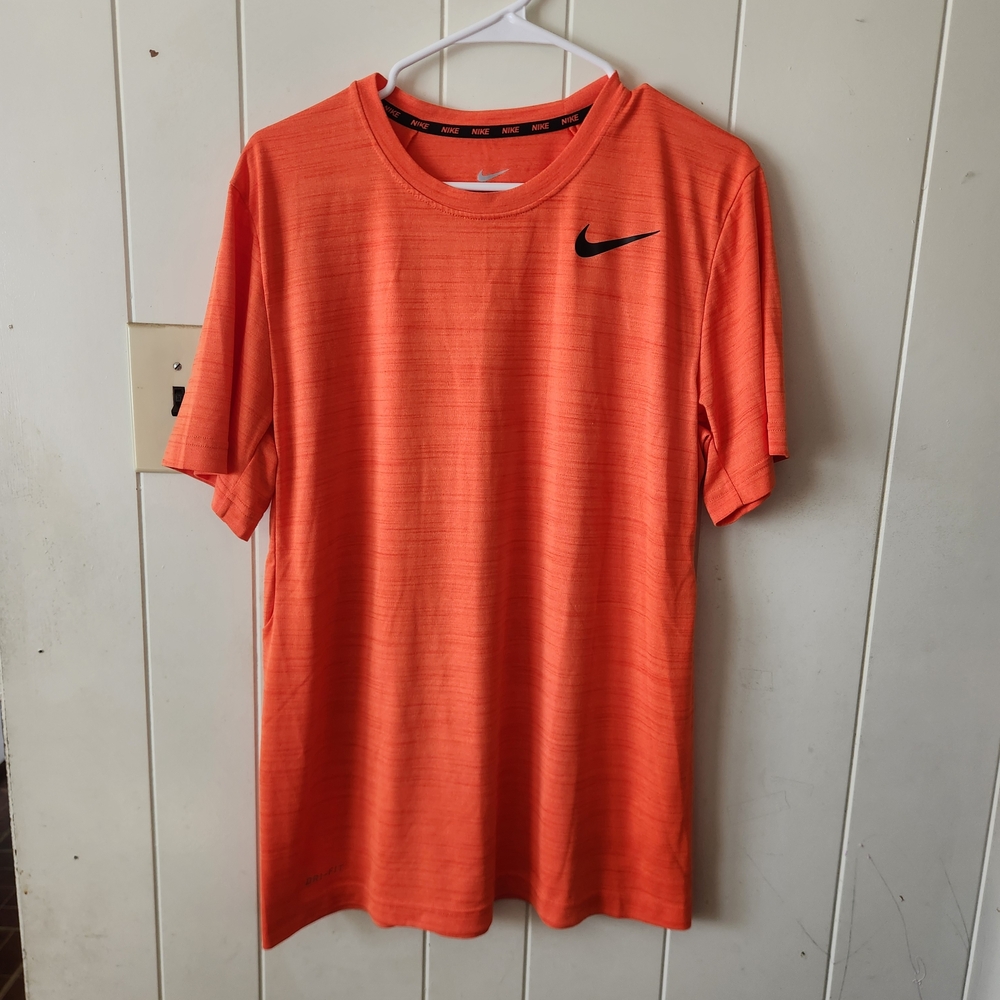 Nike Men's Orange T-Shirt Size L